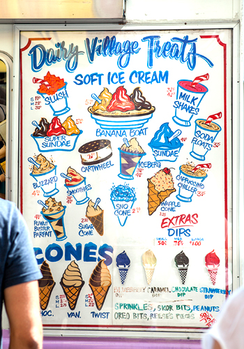 夏になるとアイスクリームトラックが街のあらゆるところに出現します。